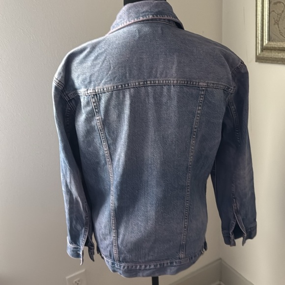Madewell oversized distressed jean jacket with a pink undertone Sz S - Picture 4 of 9